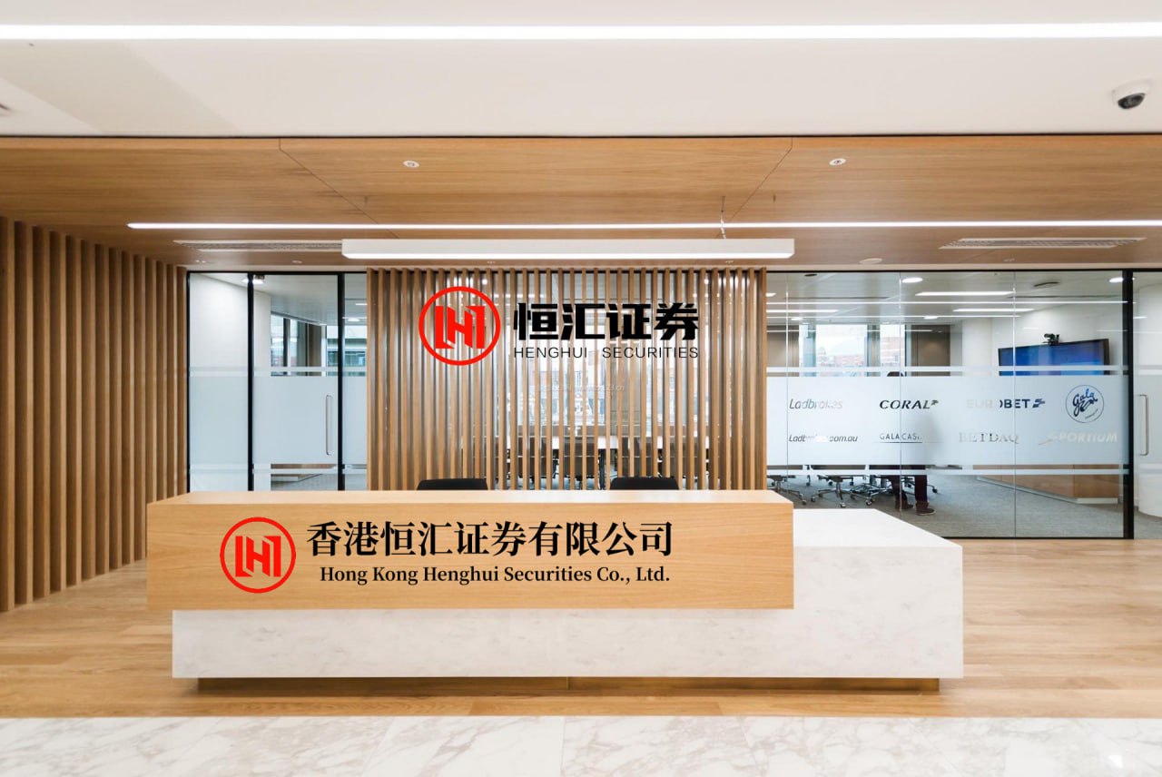 园十州 探展日志｜太好拍了！这面“瓷器色彩墙”全是古代流行色